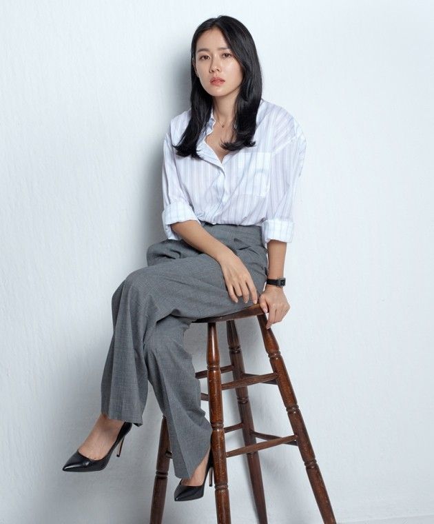 Hyun Bin bộc bạch: Từ lần gặp đầu tiên đã bị sự tinh tế của cô ấy chinh phục, phụ nữ 30+ có thể học ngay 5 cách diện đồ đầy í nhị này từ Son Ye Jin-11