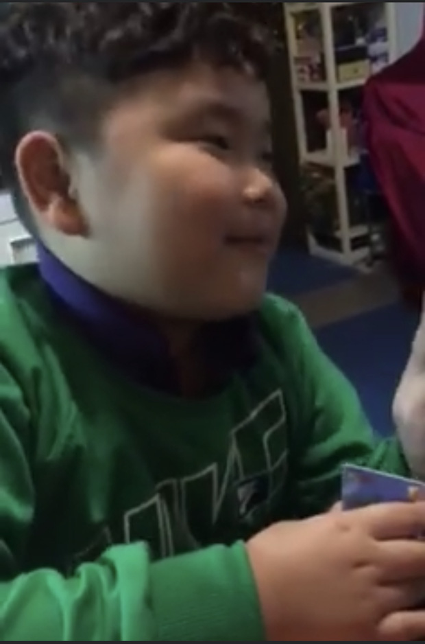 Thần đồng Toán học Bi Béo tính nhẩm khiến dân tình cười lăn: 1 tỷ + 2 triệu = 399-2