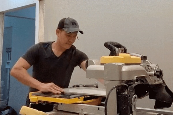 Tiền phúng điếu của cố ca sĩ Vân Quang Long được gửi cho ai?-4