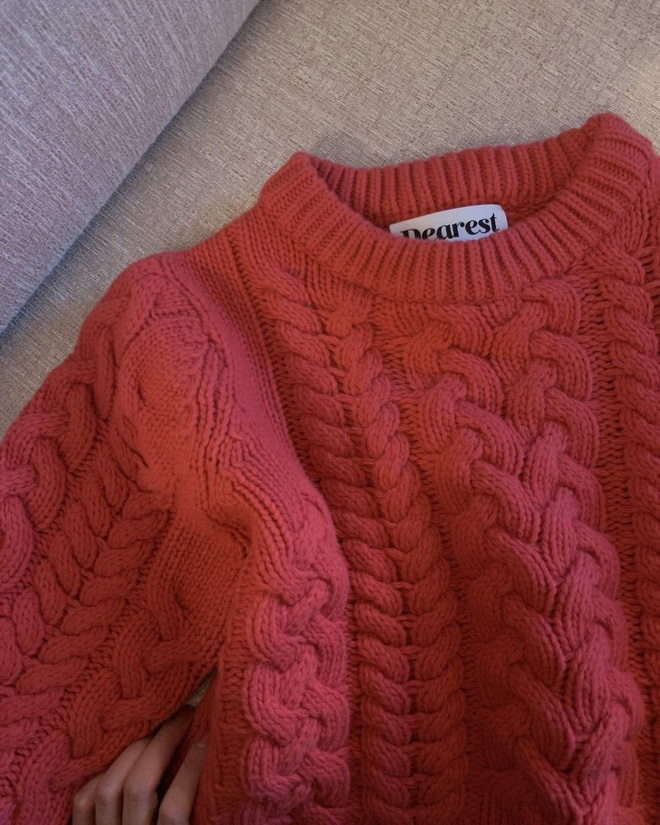 Item được cưng” nhất mùa đông chính là áo len vặn thừng, con gái mix kiểu gì cũng xinh hết chỗ chê-1