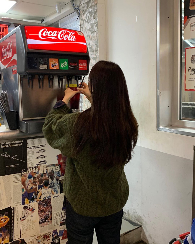 Item được cưng” nhất mùa đông chính là áo len vặn thừng, con gái mix kiểu gì cũng xinh hết chỗ chê-10