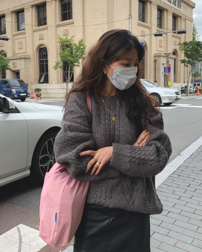 Item được cưng” nhất mùa đông chính là áo len vặn thừng, con gái mix kiểu gì cũng xinh hết chỗ chê-13