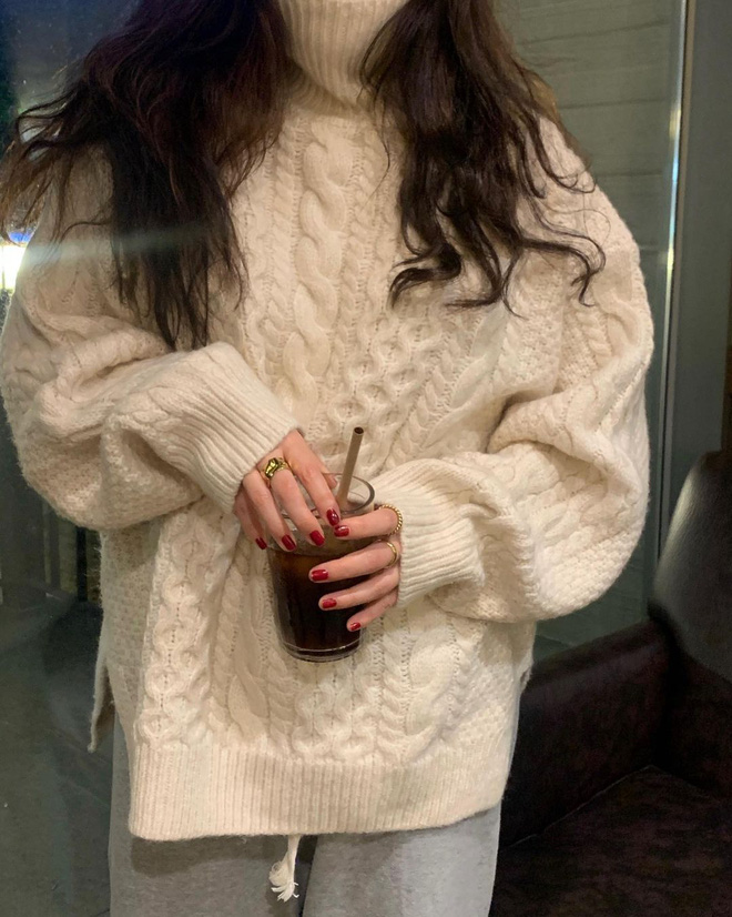 Item được cưng” nhất mùa đông chính là áo len vặn thừng, con gái mix kiểu gì cũng xinh hết chỗ chê-3
