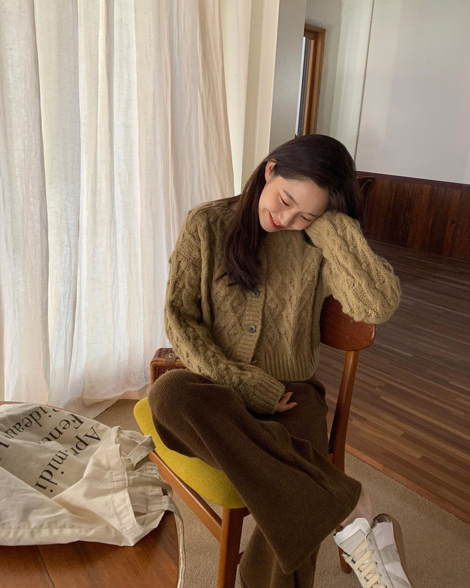 Item được cưng” nhất mùa đông chính là áo len vặn thừng, con gái mix kiểu gì cũng xinh hết chỗ chê-5