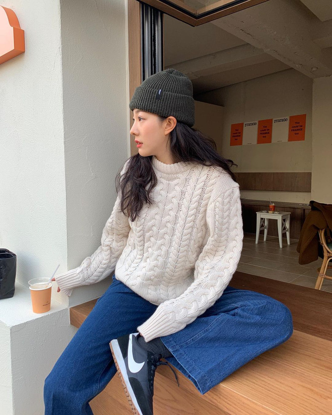 Item được cưng” nhất mùa đông chính là áo len vặn thừng, con gái mix kiểu gì cũng xinh hết chỗ chê-6