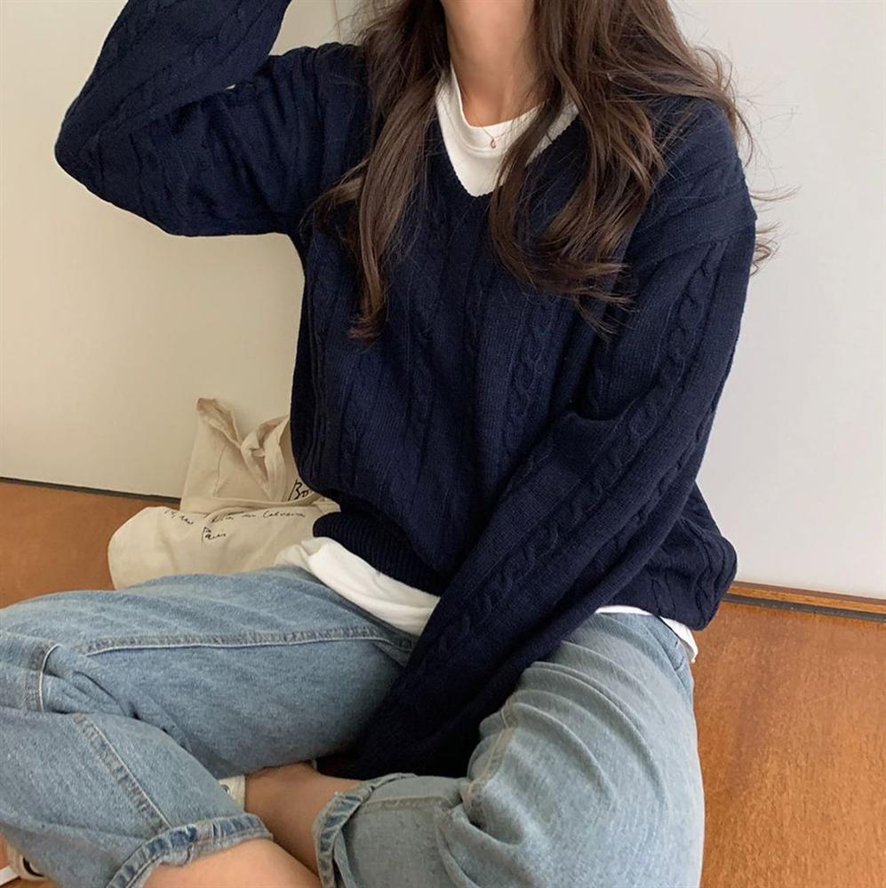 Item được cưng” nhất mùa đông chính là áo len vặn thừng, con gái mix kiểu gì cũng xinh hết chỗ chê-19