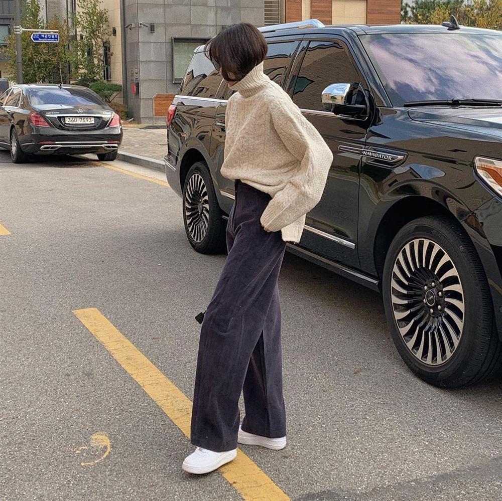 Item được cưng” nhất mùa đông chính là áo len vặn thừng, con gái mix kiểu gì cũng xinh hết chỗ chê-20