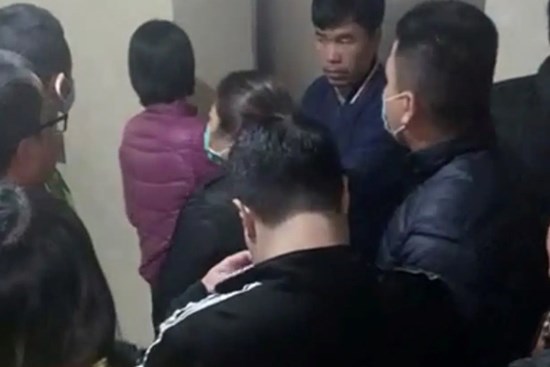 Diễn biến nóng tại chung cư 129D Trương Định: Sau ổ khóa đổ keo, xuất hiện nhóm côn đồ làm loạn, đe dọa cư dân lúc nửa đêm