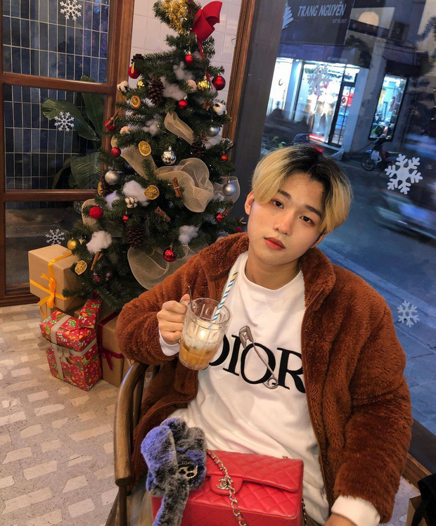 Rich kid Nhất Hoàng tá hoả vì bị dùng ảnh để minh hoạ cho nam sinh tốt nghiệp cấp 3 được mẹ tặng siêu xe-1