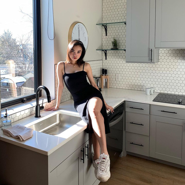 Phương Uyên - gái xinh của loạt Vlog trong ô tô thả dáng cực sexy sau chia tay: Đúng là bông hoa đẹp nhất khi không thuộc về ai!-1