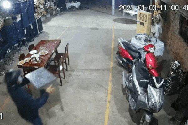 Người đàn ông đi nhầm xe của chị gái ở hiệu thuốc vì xe quá giống nhau, song lý do thực sự đáng lo lại nằm ở thói quen dùng khóa bất cẩn của chị em phụ nữ-6