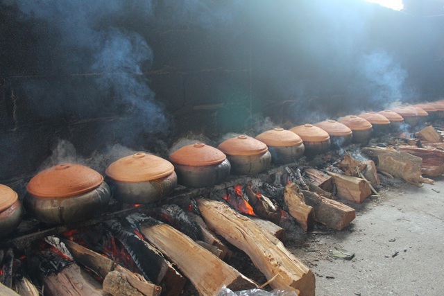 Chuyện lạ làng Vũ Đại: Đeo mặt nạ, thức xuyên đêm canh nồi cá kho bạc triệu-1