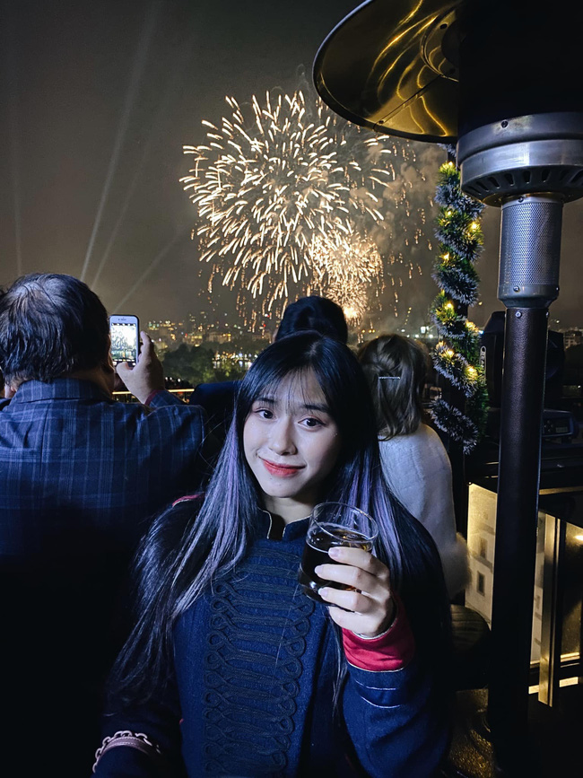 Nữ sinh đi xem Táo quân nổi tiếng 2 năm trước: Nhan sắc hiện tại vẫn gây bão nhưng thành tích học tập mới đáng nể-5