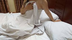 Sau đêm tân hôn mặn nồng, sáng ra tôi giật mình nghe được tiếng gào khóc ngoài cửa phòng-1