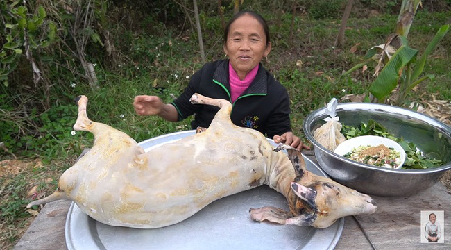 Bà Tân Vlog mở bát năm mới bằng chú dê nướng nguyên con nhưng lại bất ngờ bị soi một chi tiết không nên đưa lên sóng-1