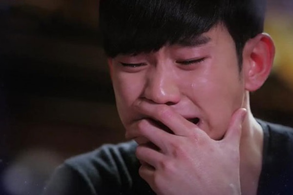 Mãi mới lừa được vợ cũ vào nhà nghỉ, nhưng khi đang nằm trên giường chờ thì cô ấy mở cửa nhà tắm, bước ra với món đồ khiến tôi run sợ-3