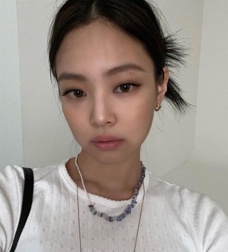 Jennie có 5 kiểu tóc buộc vội nhưng vẫn xinh và sang ngây ngất, hay nhất là chị em nào áp dụng cũng đẹp-1