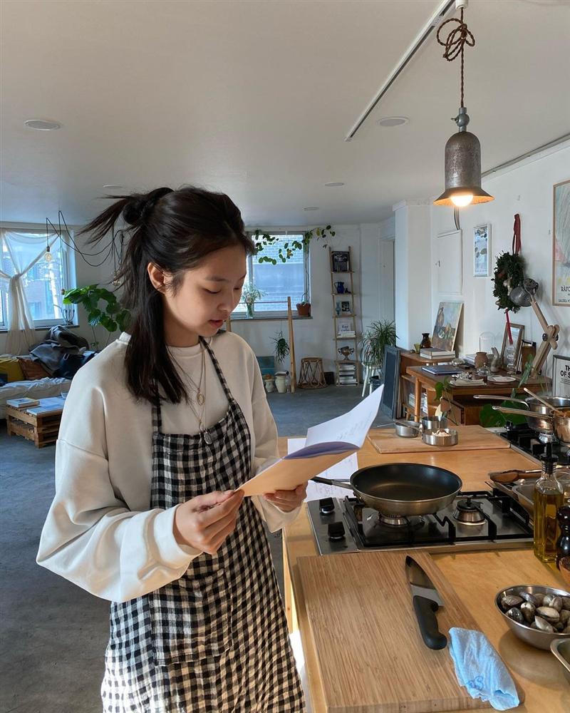 Jennie có 5 kiểu tóc buộc vội nhưng vẫn xinh và sang ngây ngất, hay nhất là chị em nào áp dụng cũng đẹp-8