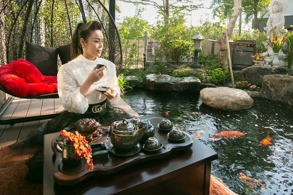 Bên trong biệt thự 20 tỉ có vườn, hồ cá của ca sĩ Nhật Kim Anh-4