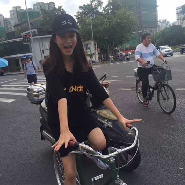 Hotgirl cặp kè với chủ tịch Taobao đăng ảnh cũ, dân mạng liền xôn xao: Nhan sắc quá phèn làm sao sánh được khí chất quý tộc của vợ chính thức-1