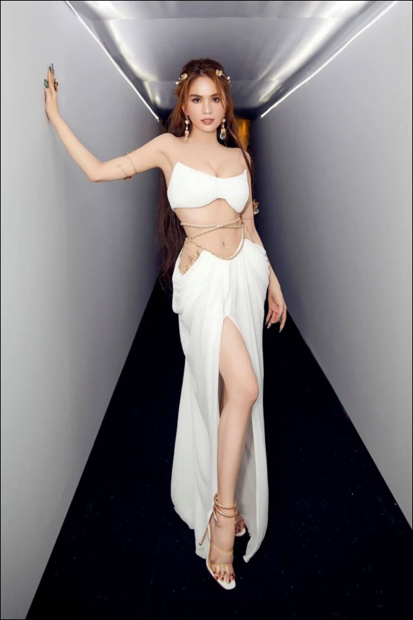 Mỹ nhân Việt ăn mặc nhức mắt năm 2020: Mai Phương Thúy chăm o ép vòng 1 đẫy đà - Độ nóng bỏng chết người không ai địch nổi Ngọc Trinh-2