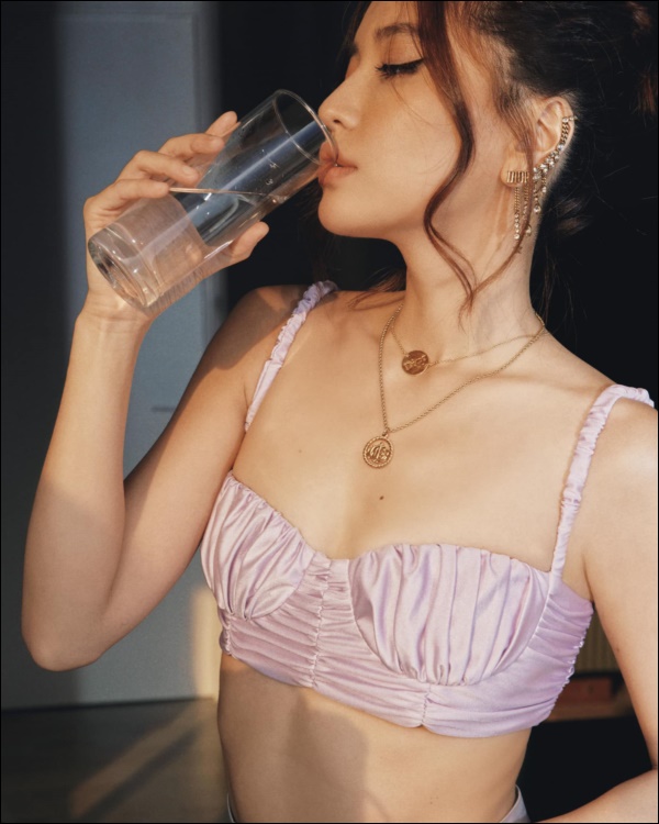 Mỹ nhân Việt ăn mặc nhức mắt năm 2020: Mai Phương Thúy chăm o ép vòng 1 đẫy đà - Độ nóng bỏng chết người không ai địch nổi Ngọc Trinh-12