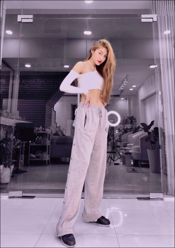 Mỹ nhân Việt ăn mặc nhức mắt năm 2020: Mai Phương Thúy chăm o ép vòng 1 đẫy đà - Độ nóng bỏng chết người không ai địch nổi Ngọc Trinh-20