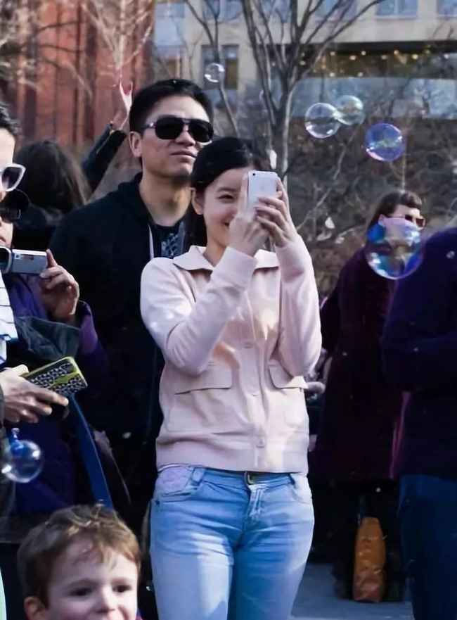 Hotgirl trà sữa và cuộc hôn nhân với tỷ phú hơn 19 tuổi: Cưới được 6 tháng đã sinh con, êm ấm vài năm rồi đối mặt với hàng loạt bão táp vì chồng!-4