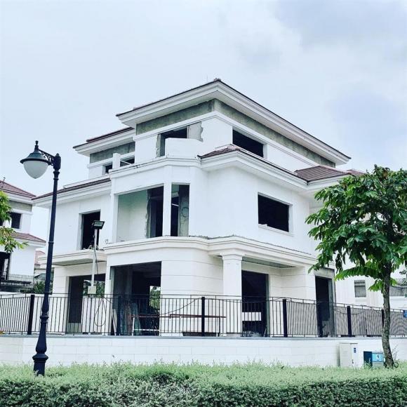 Chồng cũ Lệ Quyên hé lộ biệt thự mới và chia sẻ đáng chú ý của con trai-2