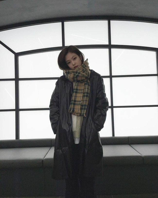 11 outfit dày sụ ấm áp nhưng vẫn giúp hội sao nữ thấp bé hack dáng, quá bổ ích để tham khảo trong ngày rét đậm-4