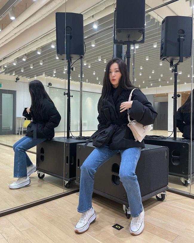 11 outfit dày sụ ấm áp nhưng vẫn giúp hội sao nữ thấp bé hack dáng, quá bổ ích để tham khảo trong ngày rét đậm-6