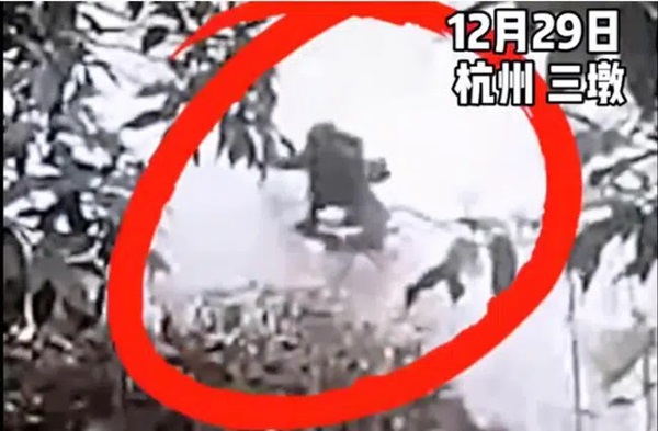 Cô gái 10x đột nhiên gieo mình xuống sông lạnh buốt vì quá kích động, nguyên nhân dở khóc dở cười xoay quanh 1 ly trà sữa-2