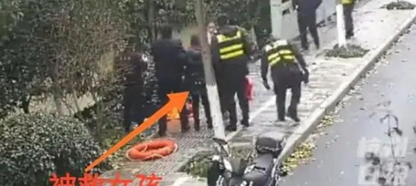 Cô gái 10x đột nhiên gieo mình xuống sông lạnh buốt vì quá kích động, nguyên nhân dở khóc dở cười xoay quanh 1 ly trà sữa-3