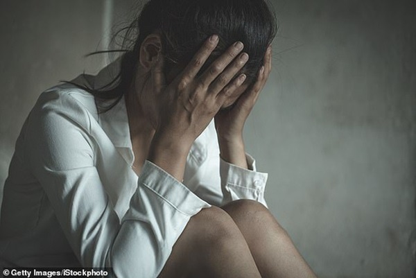 Cô gái trẻ bị 20 người đàn ông cưỡng hiếp tập thể trên phố lớn giữa ban ngày nhưng cảnh sát vẫn thờ ơ khiến dư luận dậy sóng-2