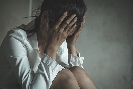 Cô gái trẻ bị 20 người đàn ông cưỡng hiếp tập thể trên phố lớn giữa ban ngày nhưng cảnh sát vẫn thờ ơ khiến dư luận dậy sóng