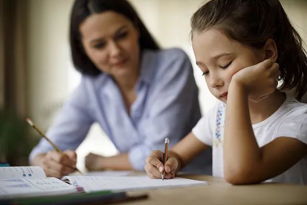 Cậu bé bị bố tát thủng màng nhĩ: Sao bố nói mãi mà con không làm được?”-2