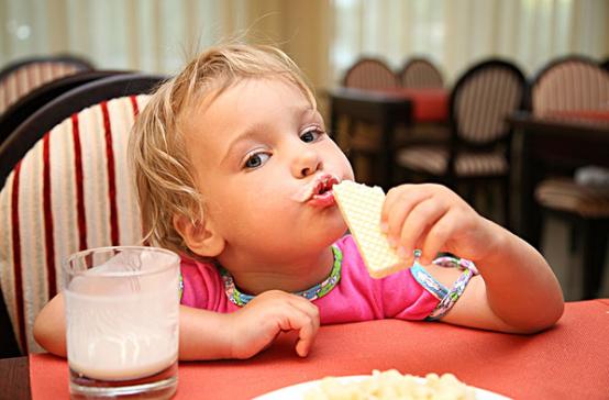 Thói quen ăn uống không tốt sẽ ảnh hưởng đến sức khỏe và tương lai của bé, cha mẹ chớ nên dung túng kẻo hối hận-6