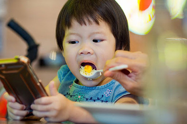 Người mẹ than trời vì lúc nào cũng phải theo dõi, nhắc nhở con mọi thứ. Làm thế nào để trẻ có thể tự giác làm việc của chúng?-6