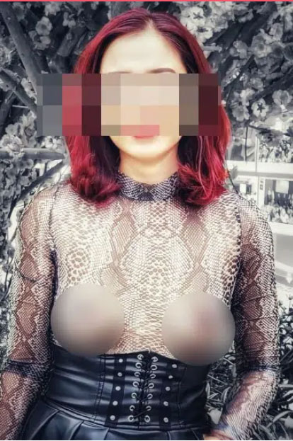 Người phụ nữ thả rông cùng gia đình đi khắp Sài Gòn tiết lộ lý do thích ăn mặc kiểu quái lạ và tất cả các ảnh khoe ngực đều là do ông xã chụp!-4