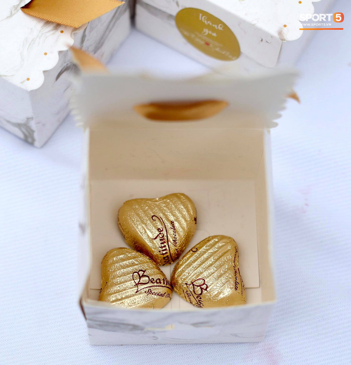 Đám cưới Tiến Dũng và Khánh Linh ở Bắc Ninh: Mời hơn 1500 khách, quà cảm ơn trao tay ngọt ngào-4