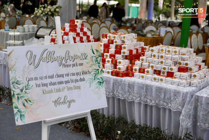 Đám cưới Tiến Dũng và Khánh Linh ở Bắc Ninh: Mời hơn 1500 khách, quà cảm ơn trao tay ngọt ngào-5
