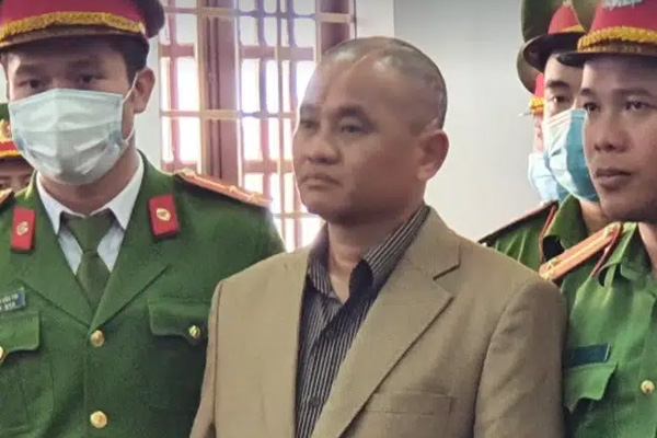 Hà Nội: Cô gái bị nam thanh niên sát hại dã man giữa phố, bên cạnh thi thể có chiếc cờ lê khiến nhiều người kinh hãi-2