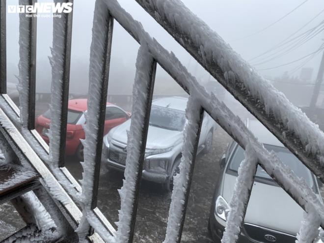 Ảnh: Du khách đổ xô ngắm băng giá kỳ thú ở vùng núi phía Bắc-6