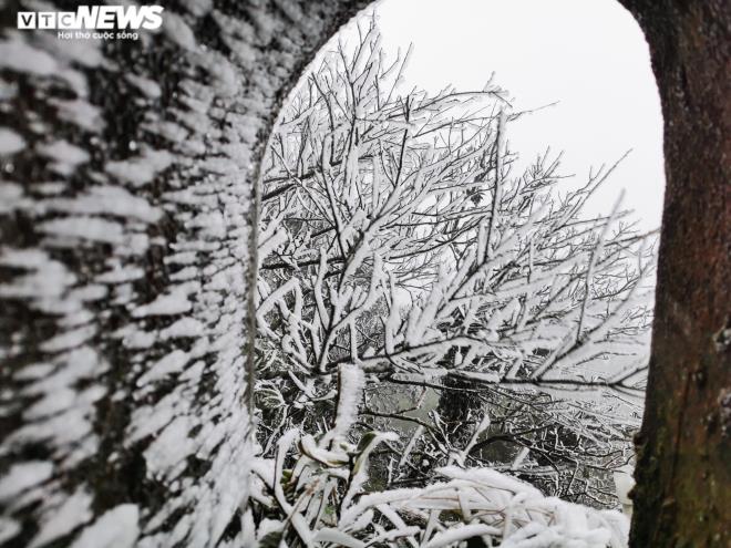 Ảnh: Du khách đổ xô ngắm băng giá kỳ thú ở vùng núi phía Bắc-9