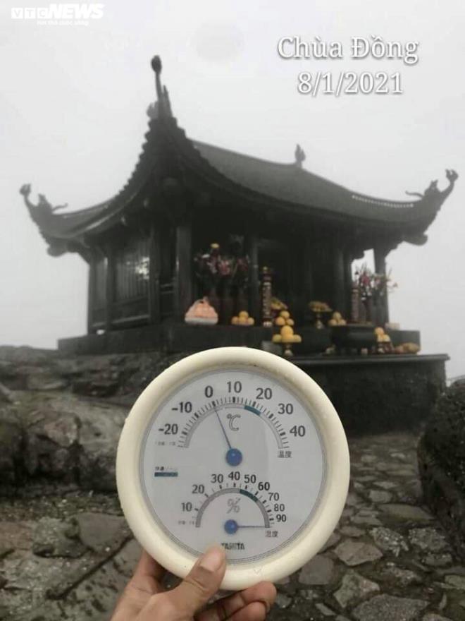 Ảnh: Du khách đổ xô ngắm băng giá kỳ thú ở vùng núi phía Bắc-18