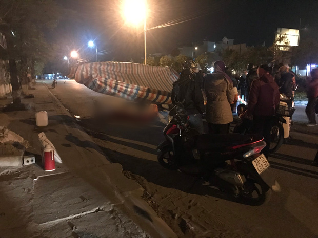 Vụ cô gái bị nam thanh niên sát hại dã man ở Hà Nội: Người thân khóc ngất giữa đêm đông lạnh giá tại hiện trường-5