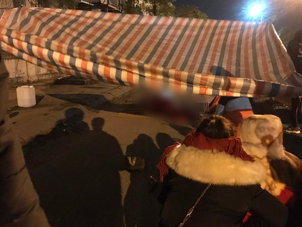 Vụ cô gái bị nam thanh niên sát hại dã man ở Hà Nội: Người thân khóc ngất giữa đêm đông lạnh giá tại hiện trường-6