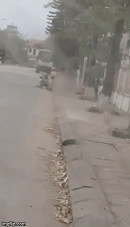 Kinh hoàng clip người phụ nữ bị truy sát tử vong trên đường, cha tức tốc chạy đến nhưng không kịp cứu con-1