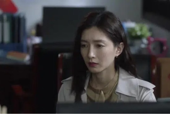 Chồng liên tục mua điện thoại mới, tôi cứ nghĩ anh kiếm được nhiều tiền nhưng hóa ra người đàn ông này che giấu sự thật hãi hùng