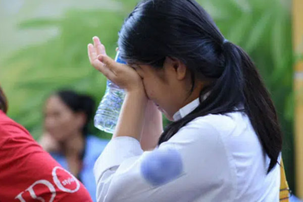 Thầy giáo đứng trước lớp làm 1 hành động kỳ lạ, ngay lập tức gây bão mạng xã hội vì quá chuyên nghiệp và đáng yêu-2